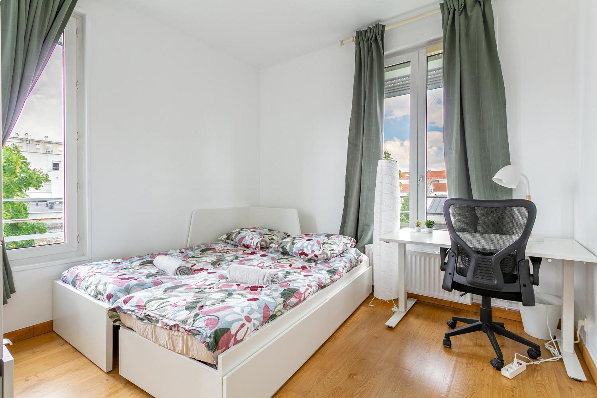 Parisian Penthouse With Large Terrasse Lägenhet Pierrefitte-sur-Seine Exteriör bild